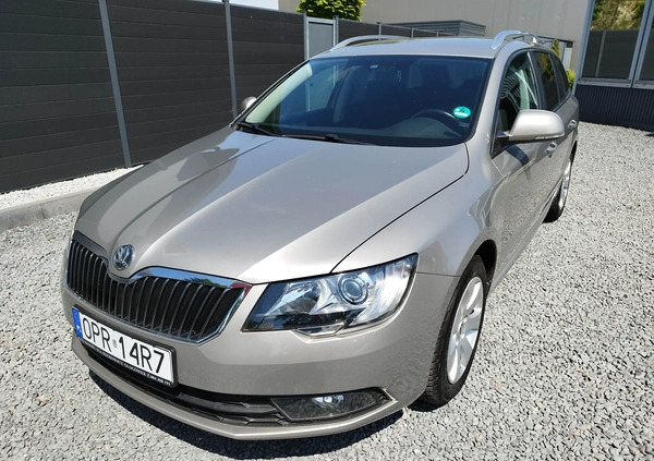 Skoda Superb cena 45900 przebieg: 207553, rok produkcji 2014 z Czerwieńsk małe 436